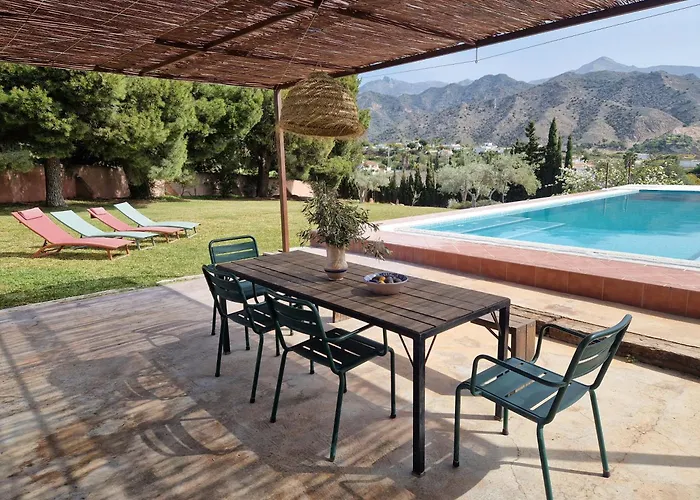 Cortijo Artist Paradise 펜션 네르하